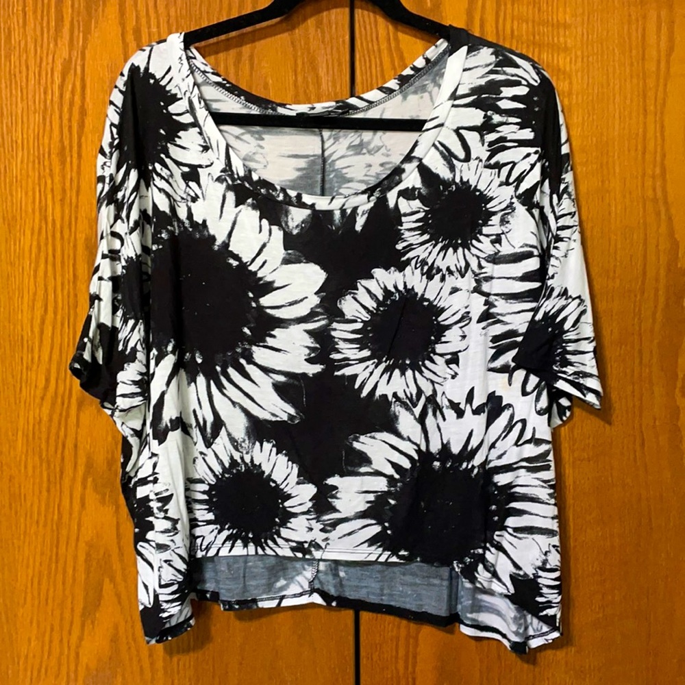 Women’s Sunflower print crop top